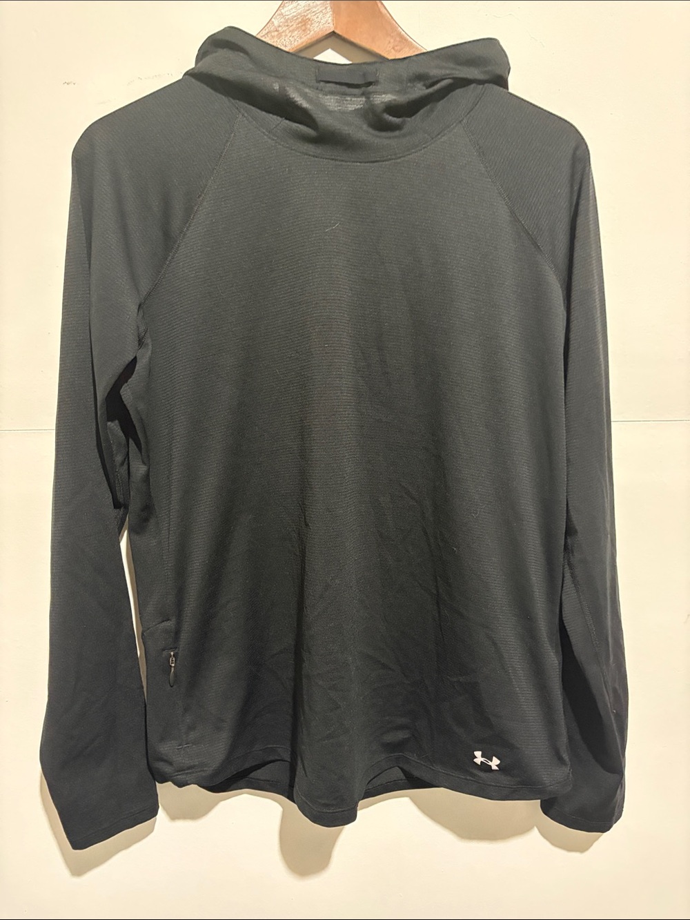 Under Armour Women’s Black Long-Sleeve Hooded Performance Top Sz L